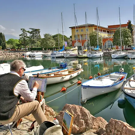 ホテル Vela D'oro ***s バルドリーノ